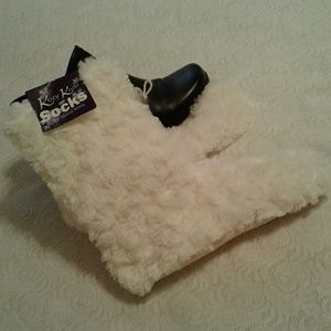 🌺CLEARANCE🌺 NWT Kozy Knits Socks/Slippers